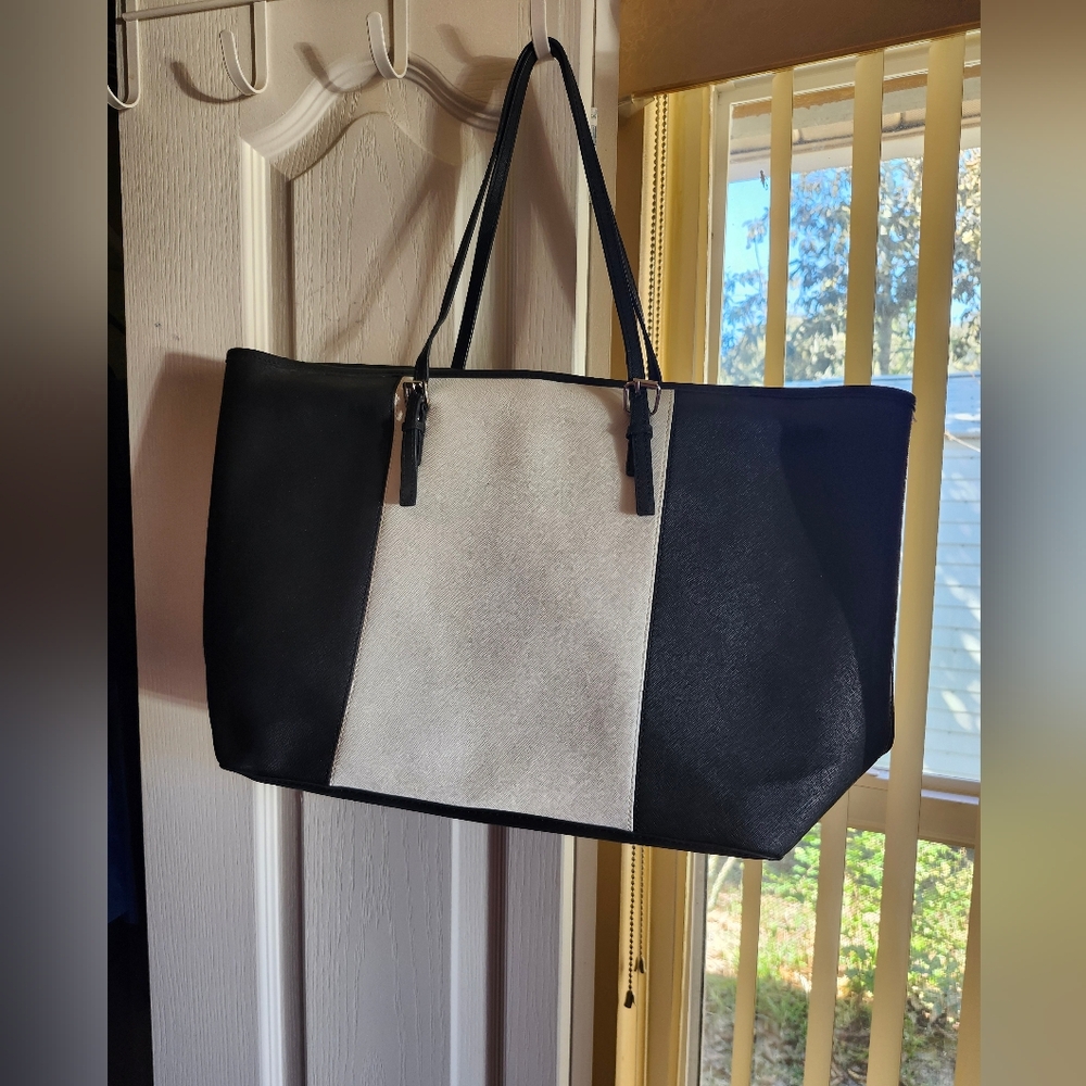 Michael Kors Large Tote Bag Black White Logo Shoulder Purse Travel Work Classic - Picture 6 of 9